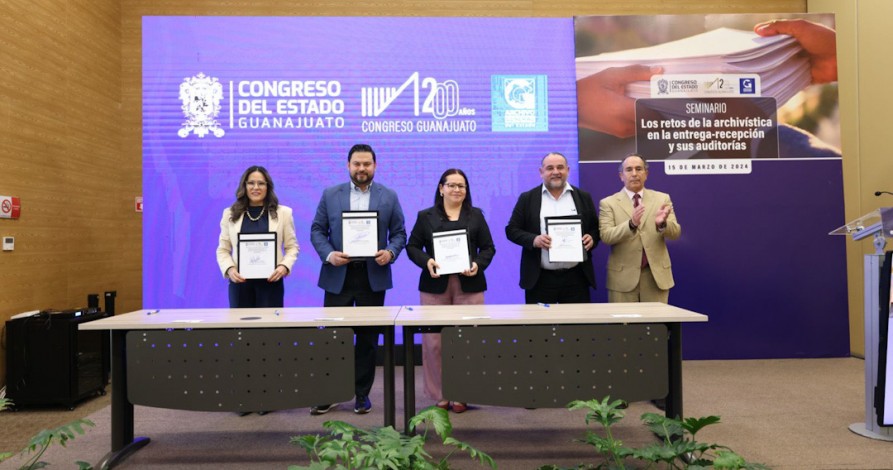Firman convenio de colaboración con el Archivo General del Estado ...