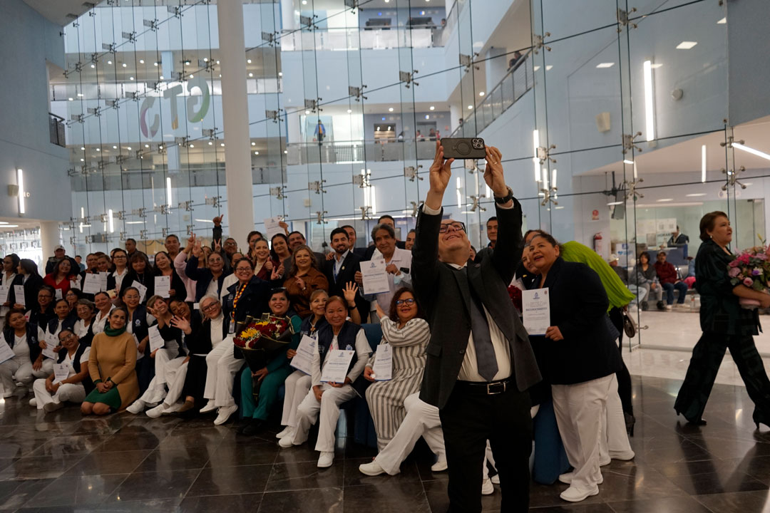 Reconocen a 74 profesionales de la Salud por su invaluable labor hasta ...